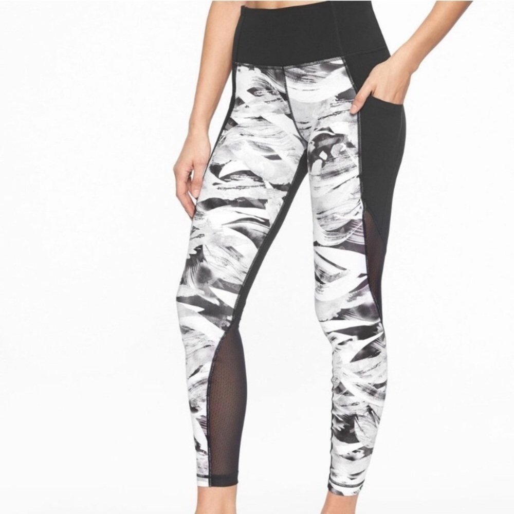 Athleta vivid salutation tight leggings